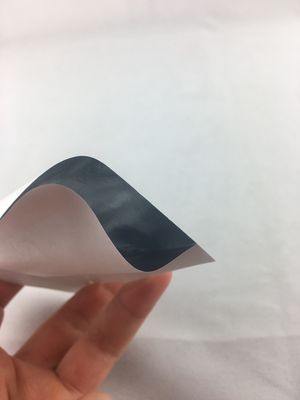 保護用 薄膜 で 覆っ た 紙 の 袋 は,食品 の 含有 物 を 新鮮 に し て 生物 分解 さ れる よう に し て い ます