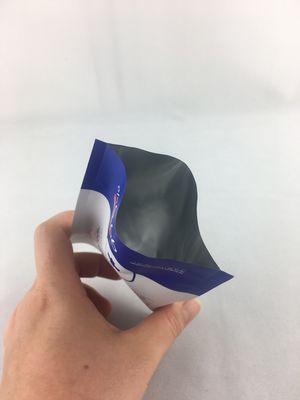 保護用 薄膜 で 覆っ た 紙 の 袋 は,食品 の 含有 物 を 新鮮 に し て 生物 分解 さ れる よう に し て い ます